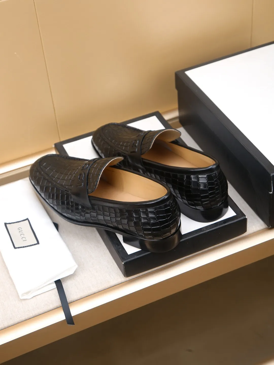 Men's men's shoes 💰460 🆘【GUCCI】Gucci ·🐂里· Hot-selling beanie shoes, top brand luxury, top quality, latest fashion beanie shoes.. The upper is made of original high mercerized smooth cow suede. (Full top layer water-dyed 🐂 leather and lining). The original stylish and stylish soft rubber wear-resistant and non-slip outsole is light and comfortable on the foot, available in 2 colors! Matching code: 39-44 (customized at 38.45.46.47)